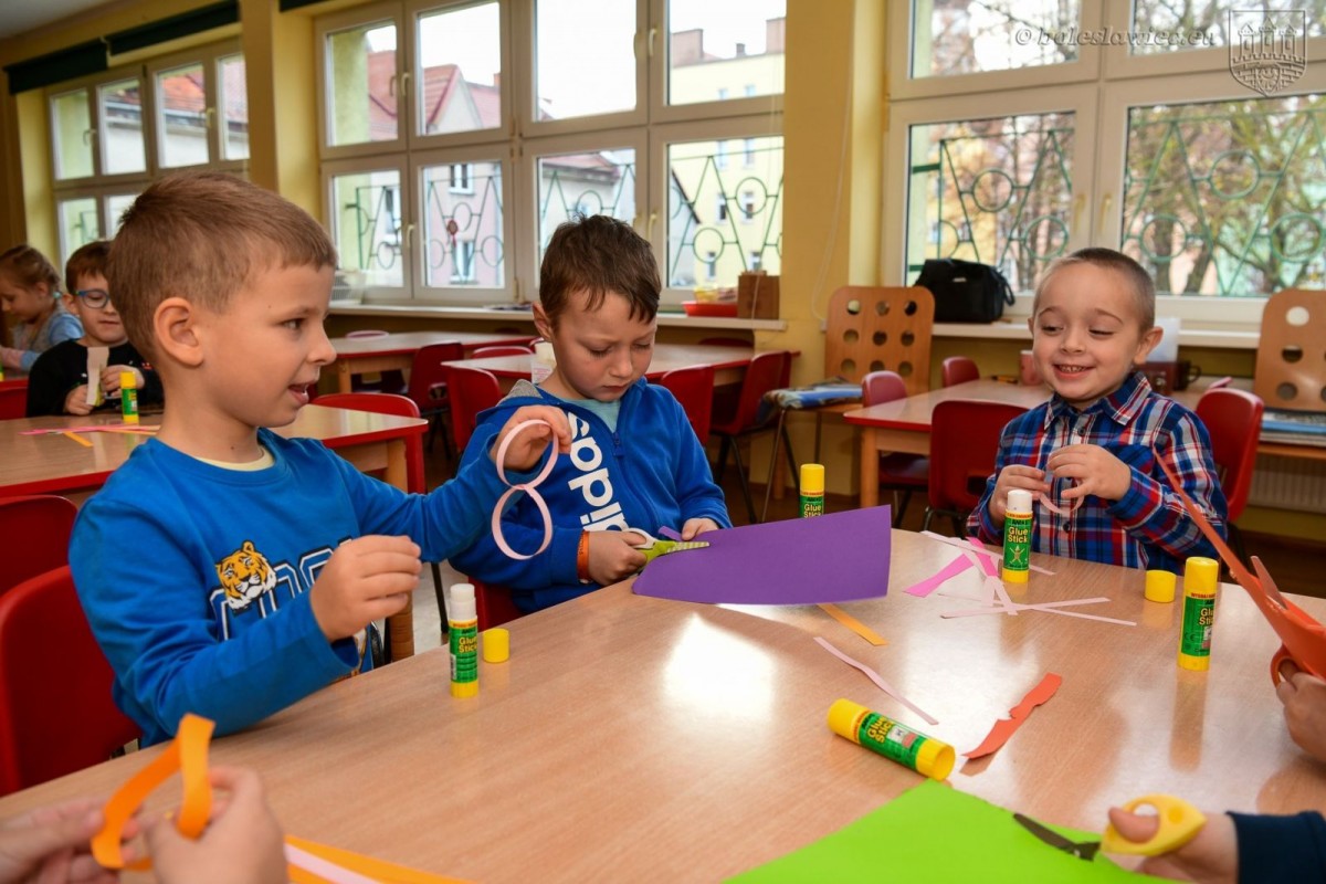 Przedszkolaki z MPP nr 4 w Bolesławcu wykonały łańcuch dobra