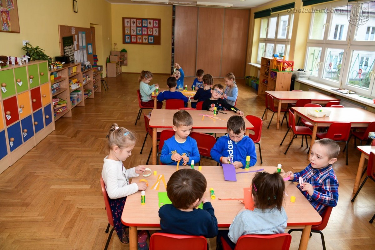 Przedszkolaki z MPP nr 4 w Bolesławcu wykonały łańcuch dobra