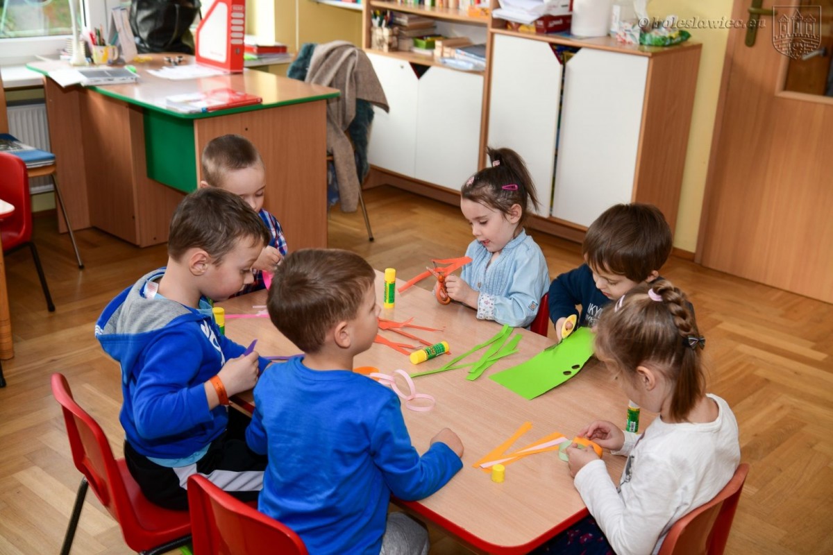 Przedszkolaki z MPP nr 4 w Bolesławcu wykonały łańcuch dobra