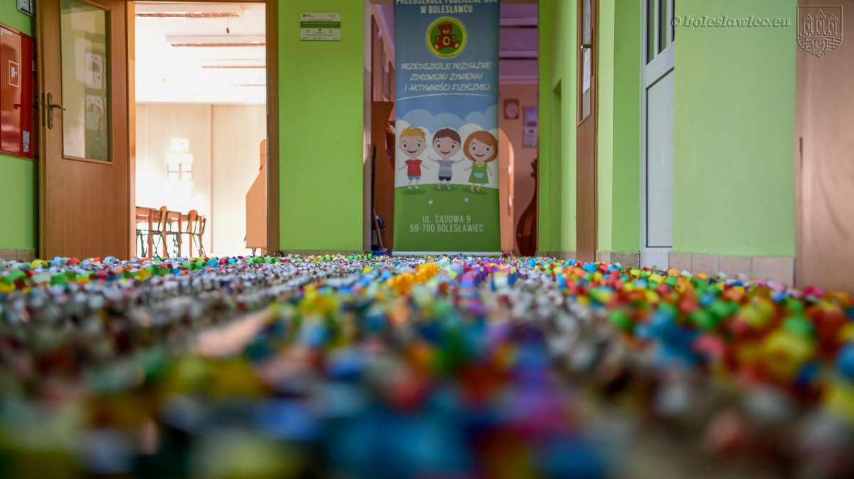 Przedszkolaki z MPP nr 4 w Bolesławcu wykonały łańcuch dobra