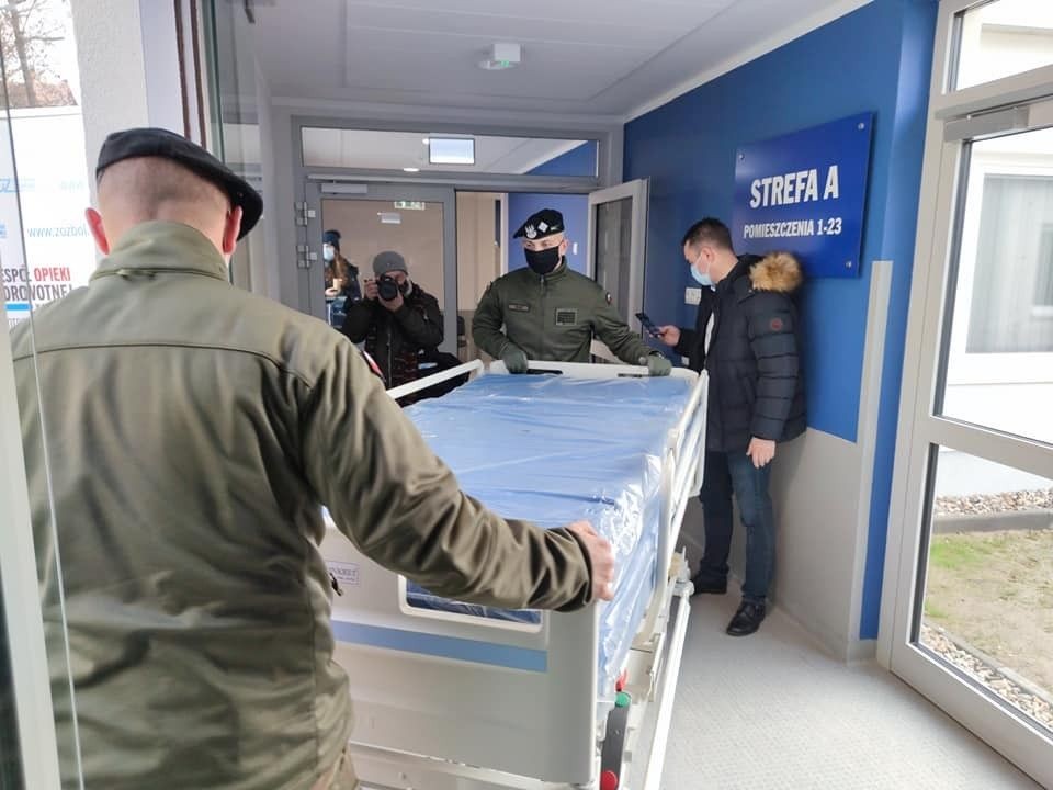 Szpital kontenerowy gotowy na przyjmowanie pacjentów zakażonych covidem