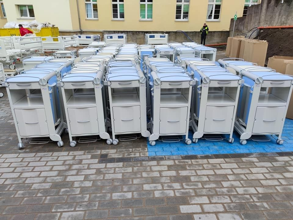 Szpital kontenerowy gotowy na przyjmowanie pacjentów zakażonych covidem