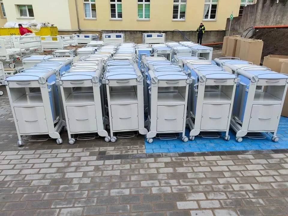 Szpital kontenerowy gotowy na przyjmowanie pacjentów zakażonych covidem