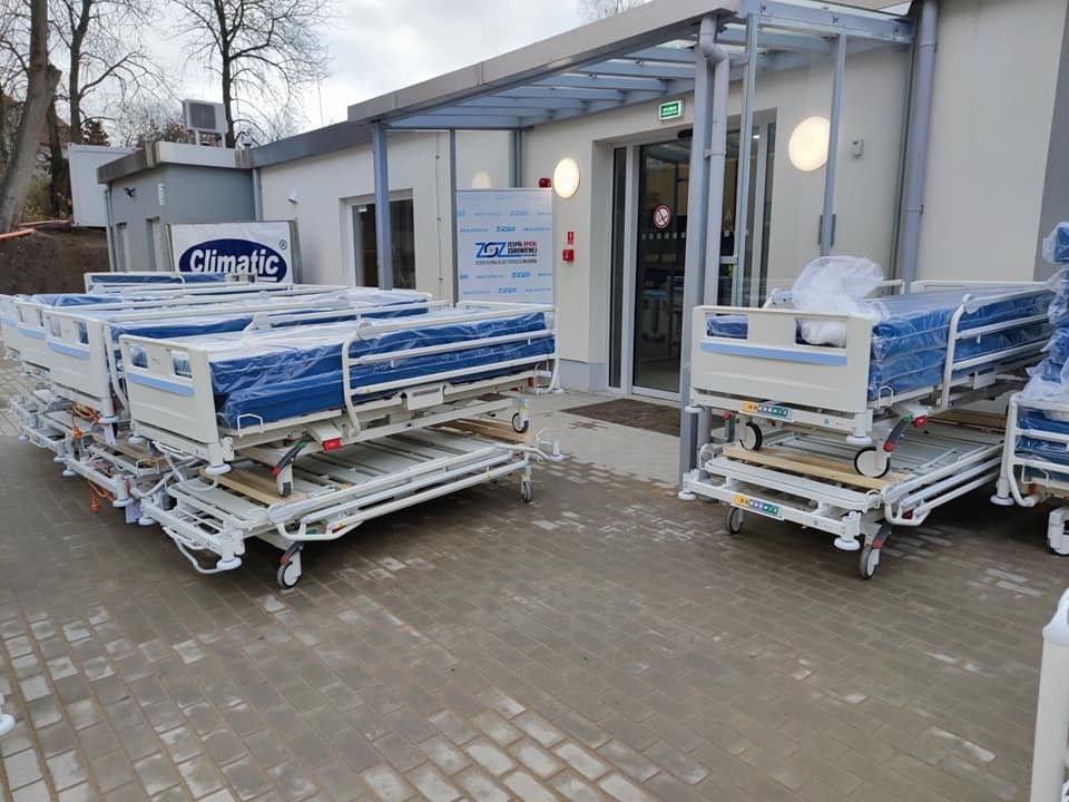 Szpital kontenerowy gotowy na przyjmowanie pacjentów zakażonych covidem