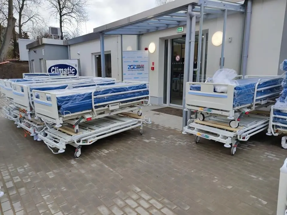Szpital kontenerowy gotowy na przyjmowanie pacjentów zakażonych covidem