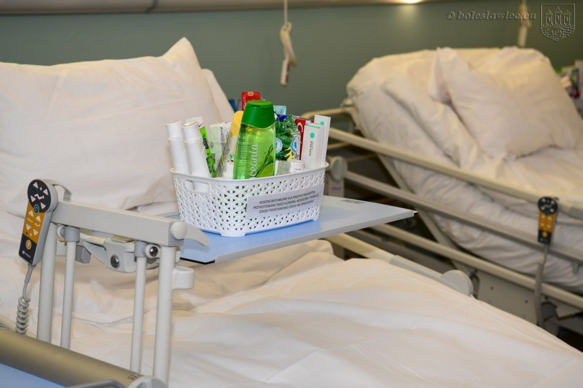 Szpital kontenerowy gotowy na przyjmowanie pacjentów zakażonych covidem