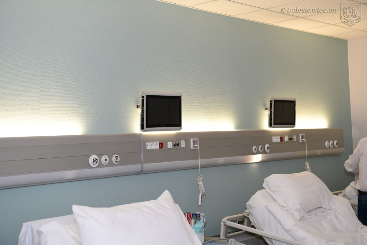 Szpital kontenerowy gotowy na przyjmowanie pacjentów zakażonych covidem