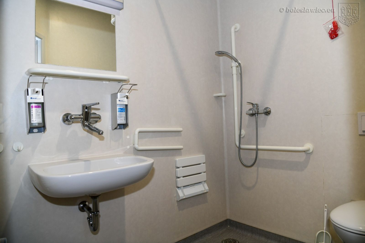 Szpital kontenerowy gotowy na przyjmowanie pacjentów zakażonych covidem