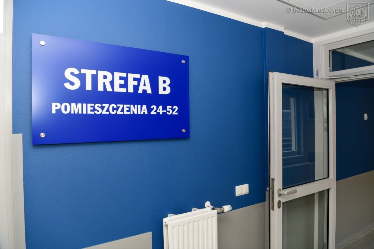 Szpital kontenerowy gotowy na przyjmowanie pacjentów zakażonych covidem