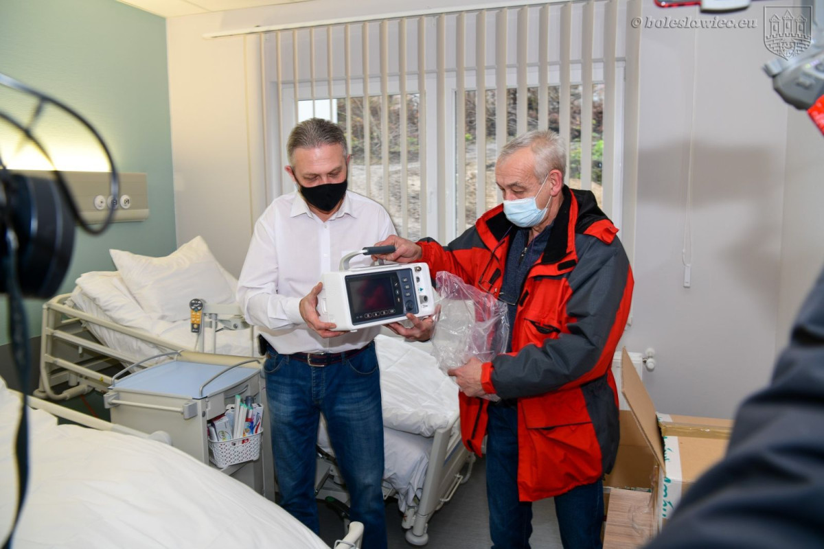 Szpital kontenerowy gotowy na przyjmowanie pacjentów zakażonych covidem