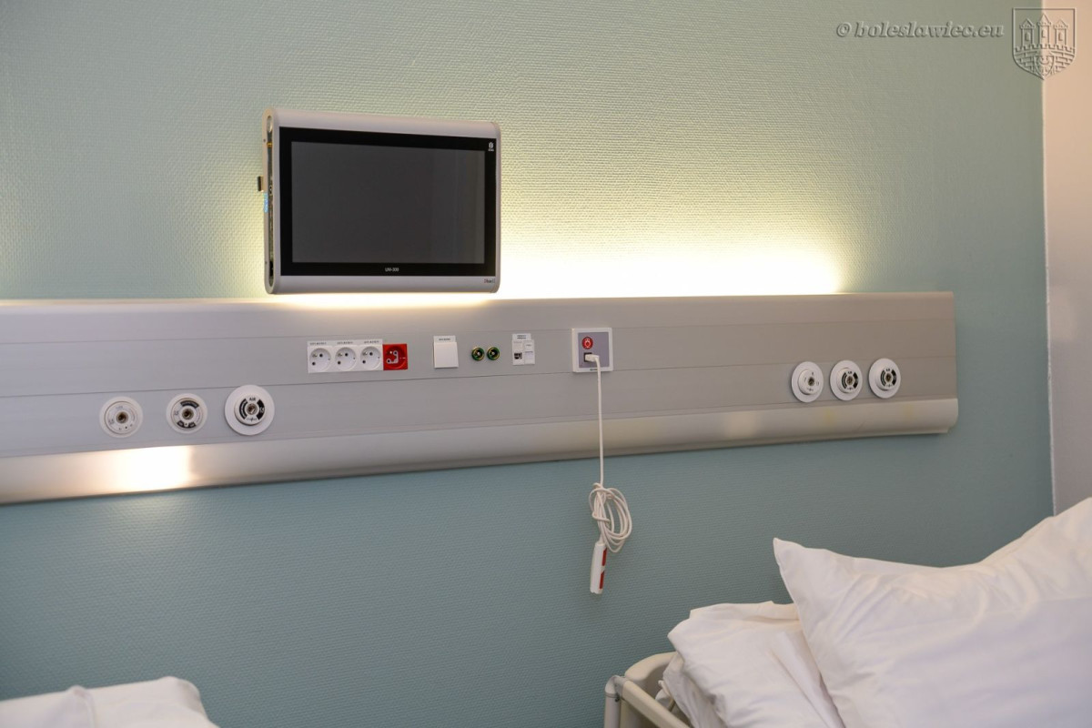 Szpital kontenerowy gotowy na przyjmowanie pacjentów zakażonych covidem