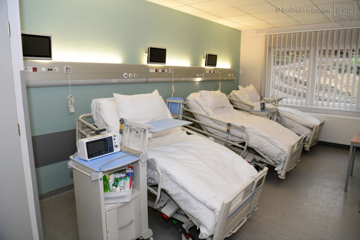 Szpital kontenerowy gotowy na przyjmowanie pacjentów zakażonych covidem