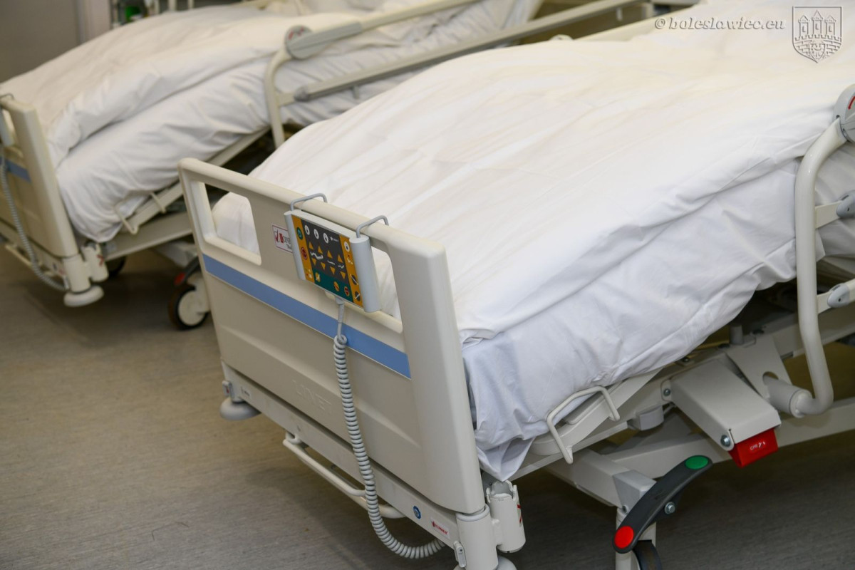 Szpital kontenerowy gotowy na przyjmowanie pacjentów zakażonych covidem