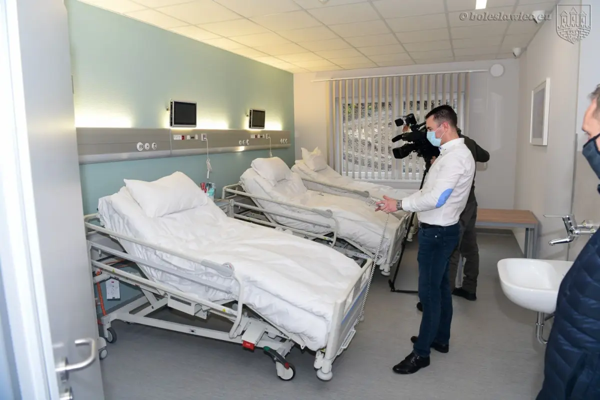 Szpital kontenerowy gotowy na przyjmowanie pacjentów zakażonych covidem