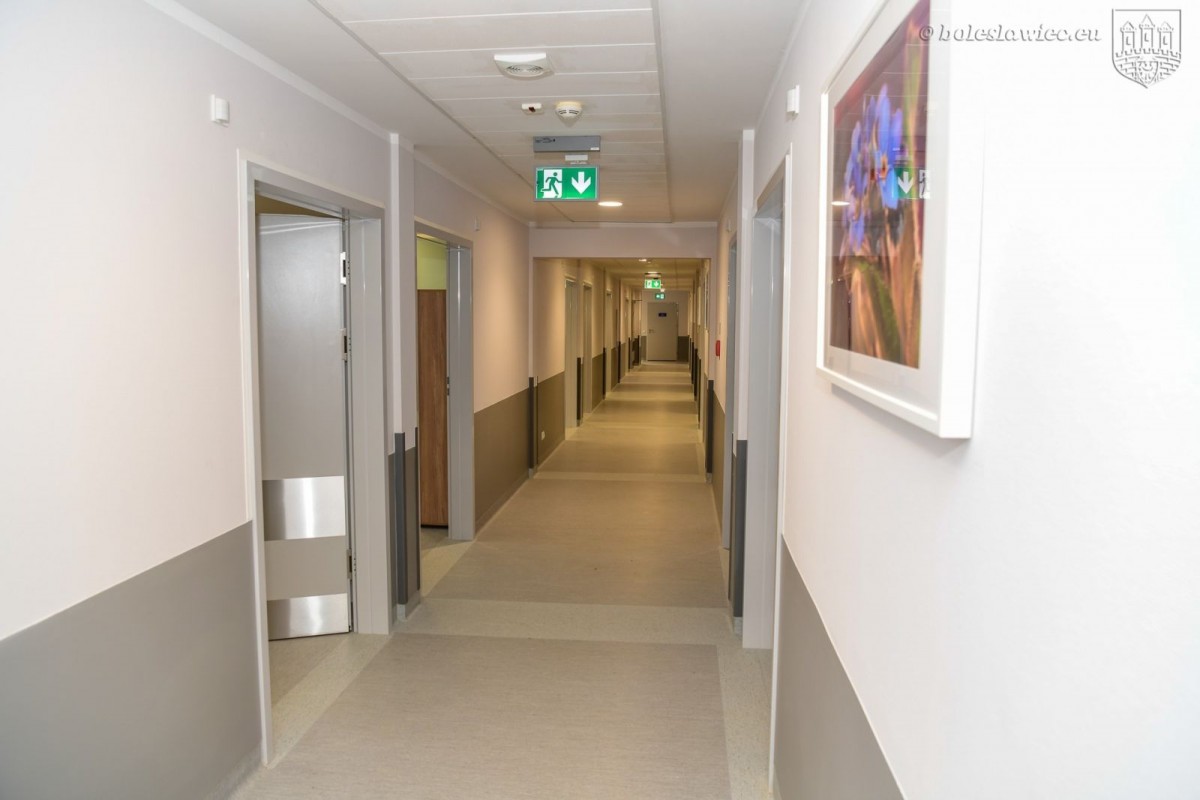 Szpital kontenerowy gotowy na przyjmowanie pacjentów zakażonych covidem