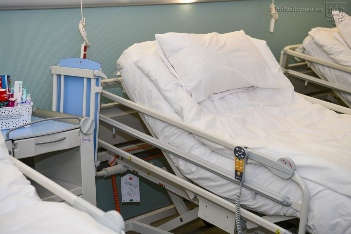 Szpital kontenerowy gotowy na przyjmowanie pacjentów zakażonych covidem