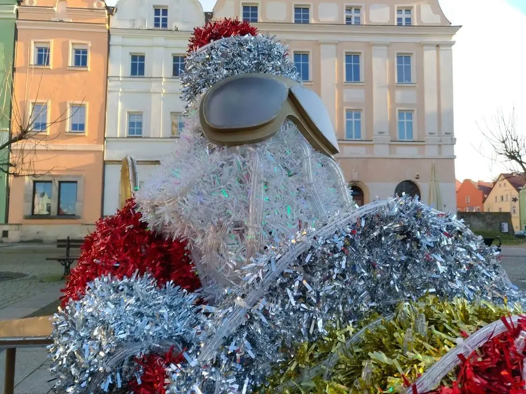 Mikołaj w samolocie na bolesławieckim rynku