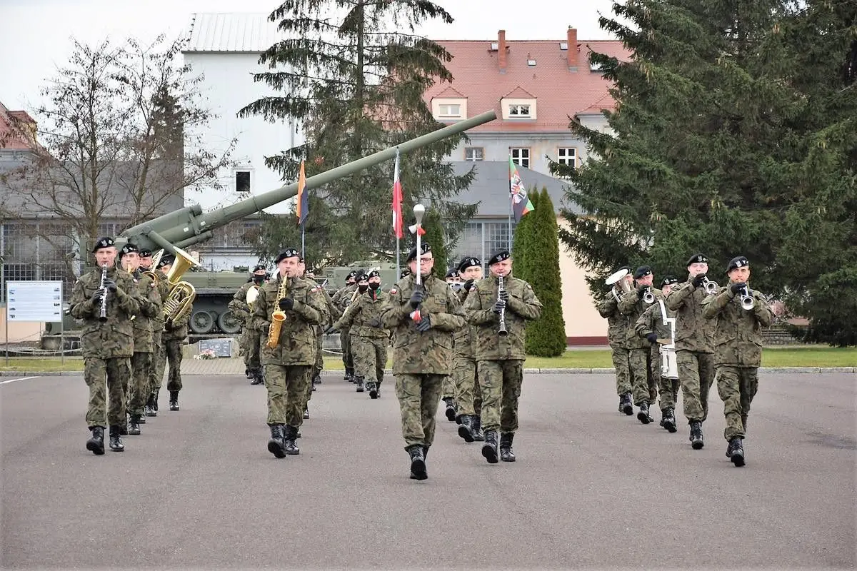 Elewi ślubowali na sztandar 23 Śląskiego Pułku Artylerii w Bolesławcu