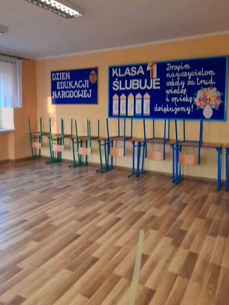 Szkoła w Sędzimirowie