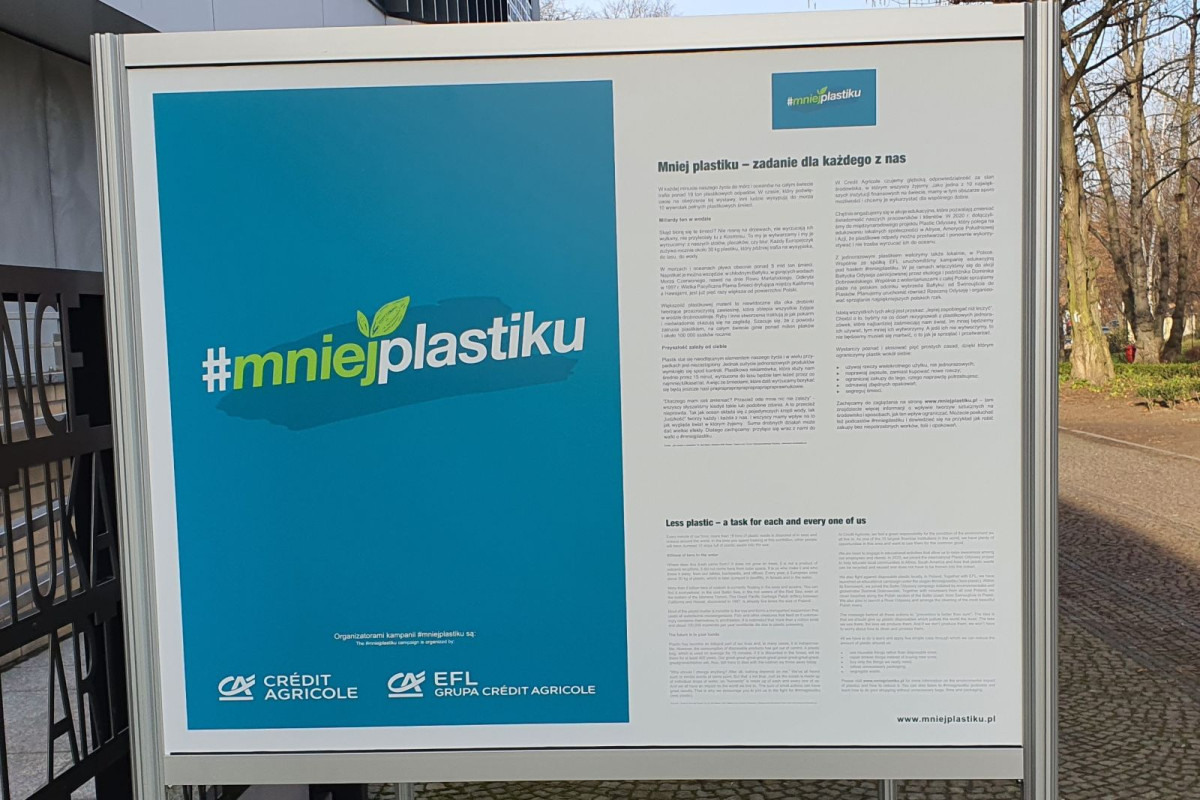 „Mniej plastiku”. Wystawa przed bolesławieckim Centrum Wiedzy