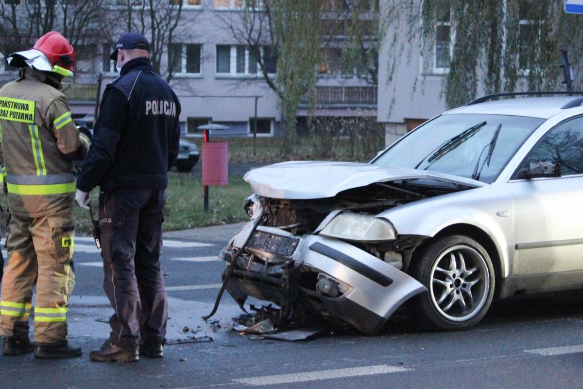 Volkswagen najechał na tył Opla przy alei Tysiąclecia