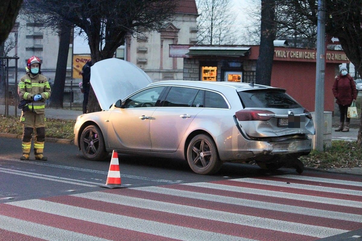 Volkswagen najechał na tył Opla przy alei Tysiąclecia