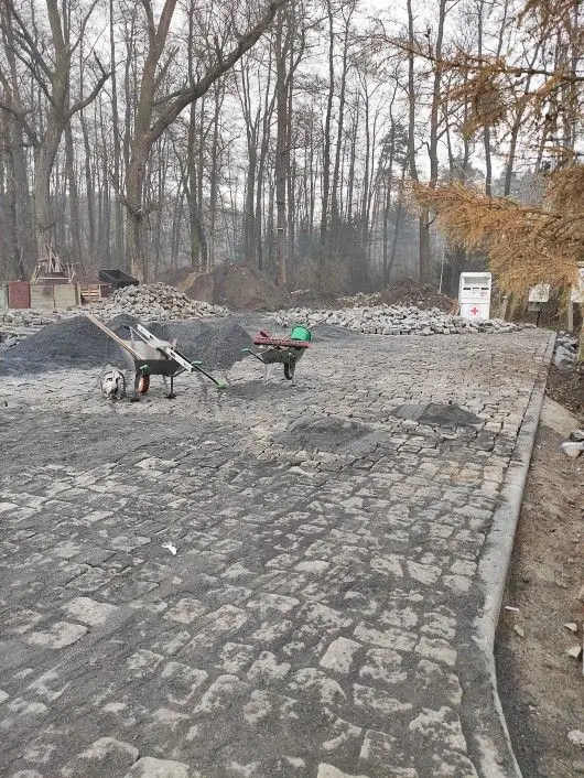 Budowa parkingu przy świetlicy w Gromadce