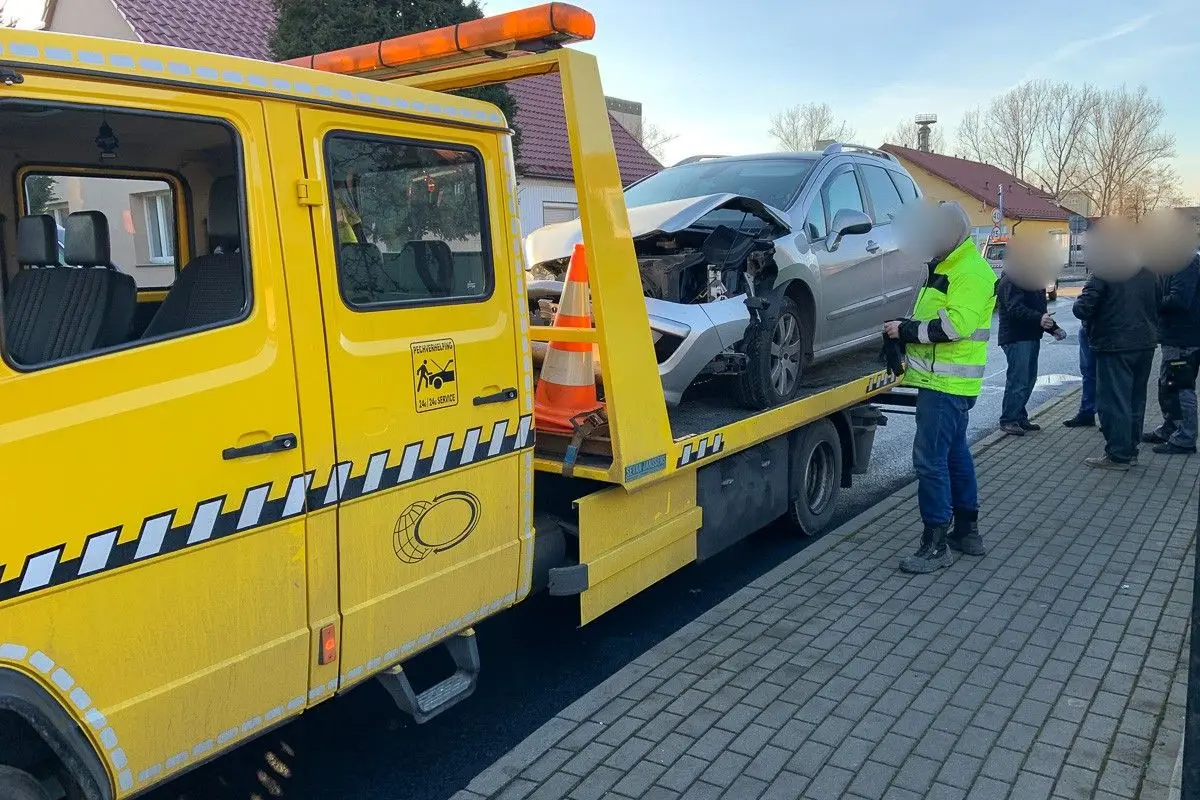 Zderzenie dwóch aut na skrzyżowaniu ulic Góralskiej i Staszica