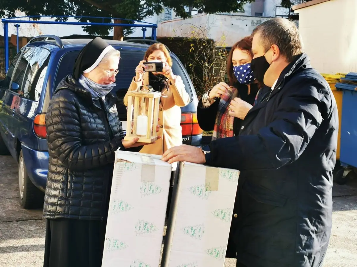 Przekazali Betlejemskie Światełko Pokoju