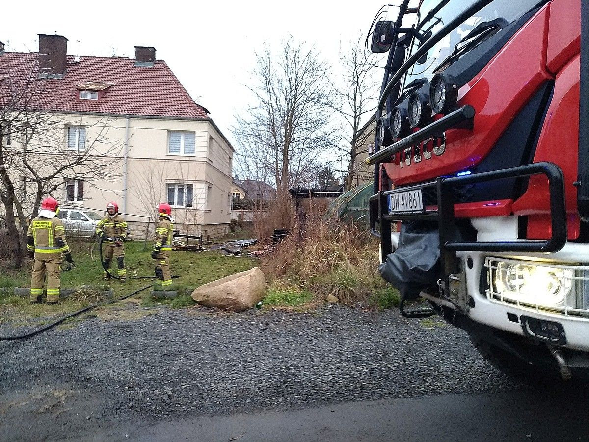 Pożar szopy na zapleczu ulicy Kosiby