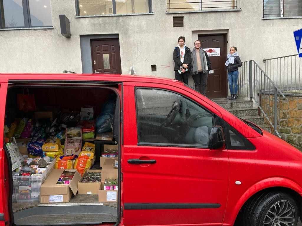 Dary z Bolesławca do schroniska w Przylasku dostarczone