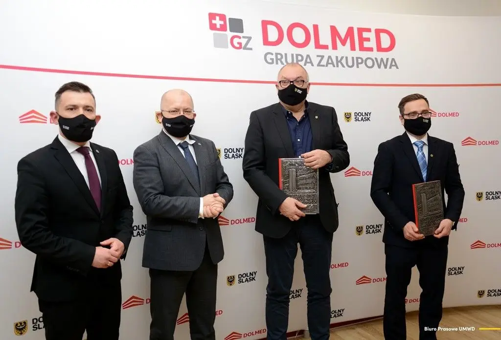 Marszałkowie i przedstawiciele spółki DOLMED