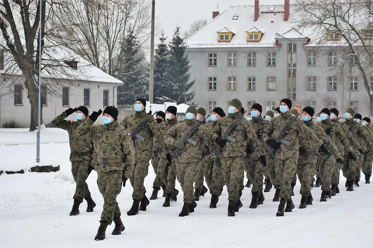 Musztra w 23 Śląskim Pułku Artylerii w Bolesławcu