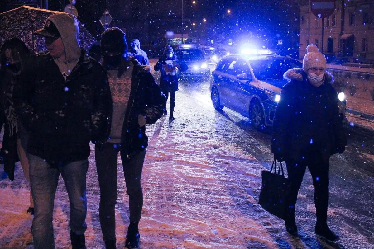 Mimo śniegu i mrozu kilkadziesiąt osób protestowało ws. aborcji