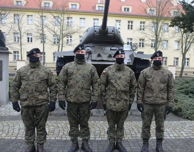 Żołnierze 34 Brygady Kawalerii Pancernej w Żaganiu