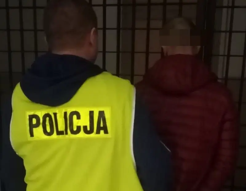 Podejrzany i część odzyskanego łupu