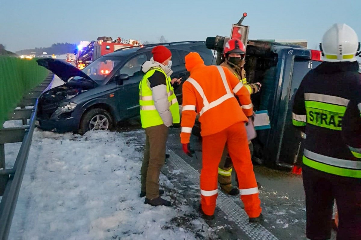 Wypadek autolawety na A4