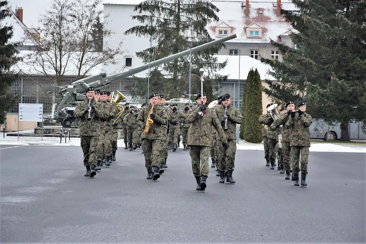 Ślubowanie elewów  23 Śląskim Pułku Artylerii w Bolesławcu
