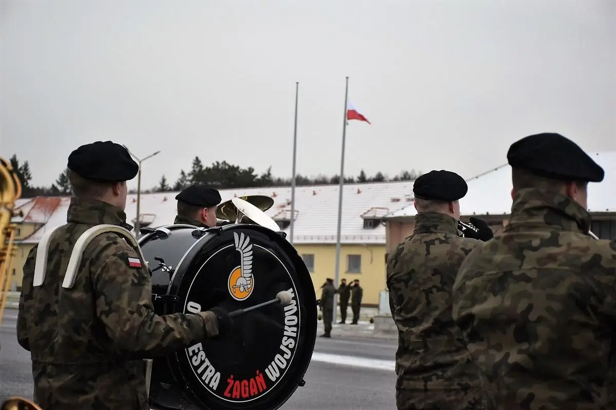 Ślubowanie elewów  23 Śląskim Pułku Artylerii w Bolesławcu