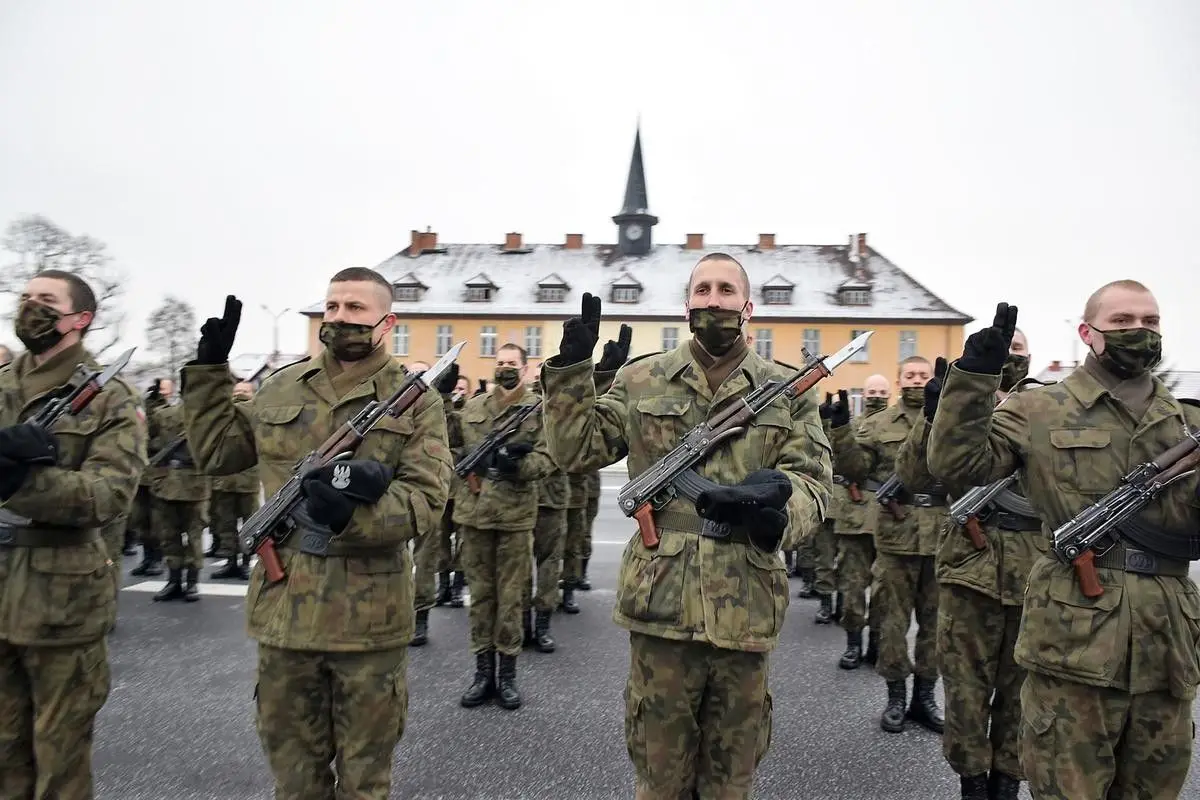 Ślubowanie elewów  23 Śląskim Pułku Artylerii w Bolesławcu