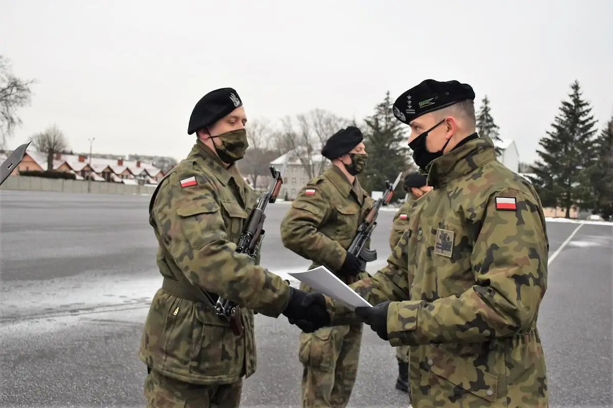 Ślubowanie elewów  23 Śląskim Pułku Artylerii w Bolesławcu