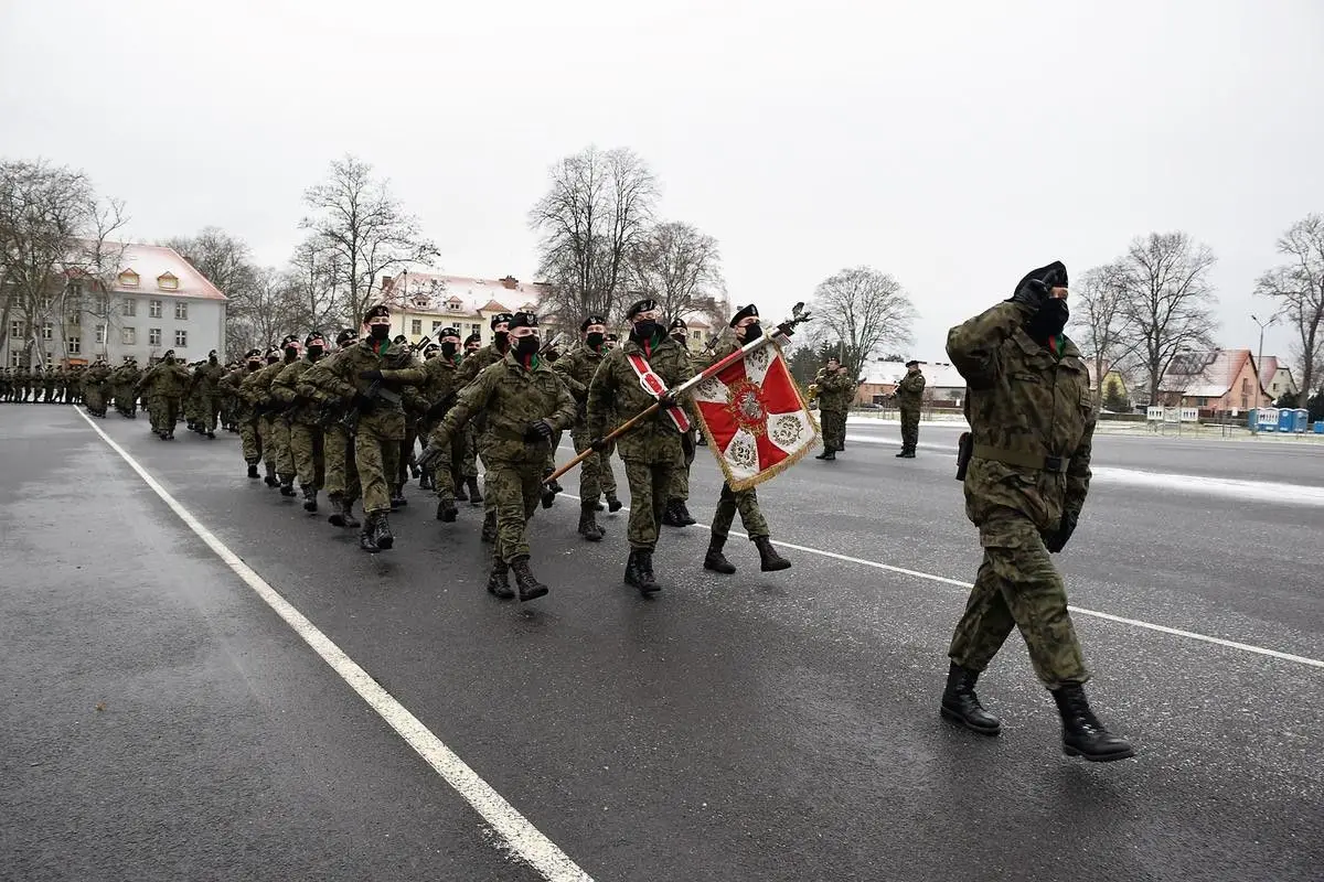 Ślubowanie elewów  23 Śląskim Pułku Artylerii w Bolesławcu