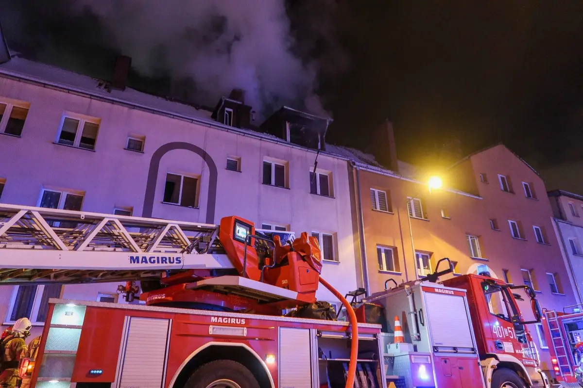 Pożar w kamienicy przy ulicy Żwirki i Wigury 3 w Bolesławcu