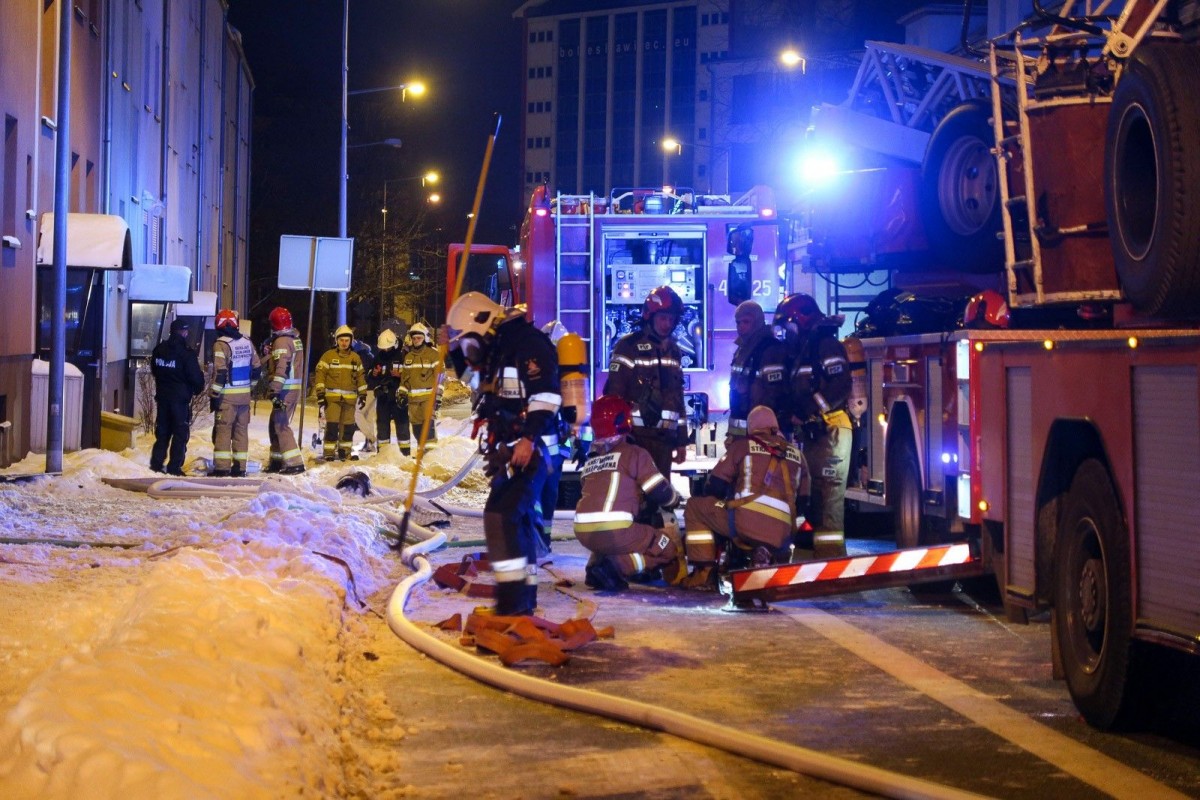 Pożar w kamienicy przy ulicy Żwirki i Wigury 3 w Bolesławcu