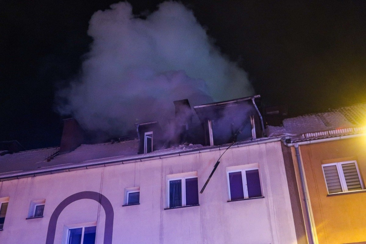 Pożar w kamienicy przy ulicy Żwirki i Wigury 3 w Bolesławcu