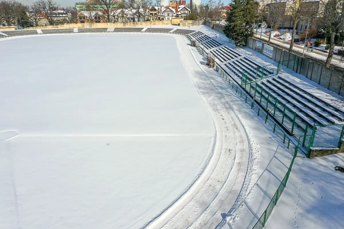 Stadion w Bolesławcu zimą