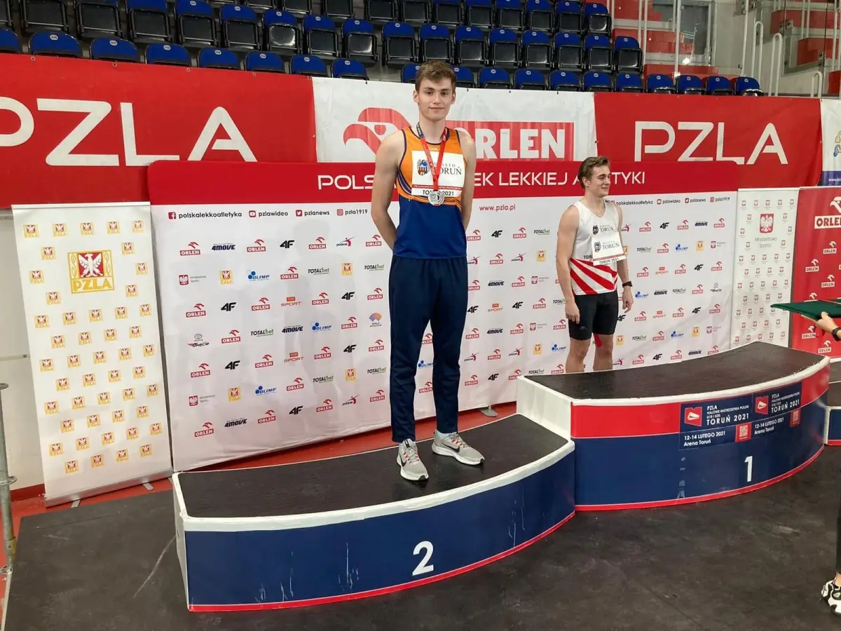 Reprezentanci MKS Bolesłavia na Halowych Mistrzostwach Polski Juniorów w Toruniu