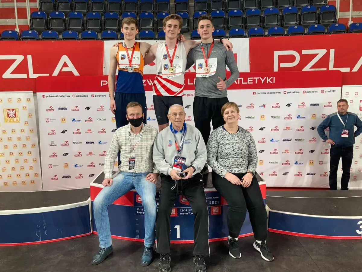 Reprezentanci MKS Bolesłavia na Halowych Mistrzostwach Polski Juniorów w Toruniu