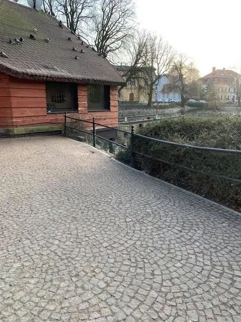 Zniknął kaczkomat, który stał przy stawie miejskim