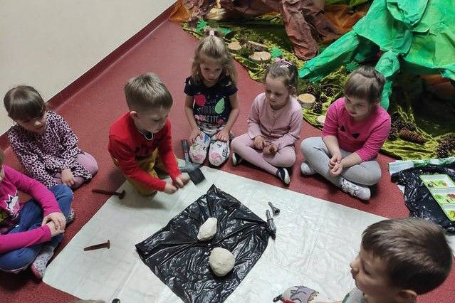 Mali paleontolodzy z miejskiego przedszkola nr 3